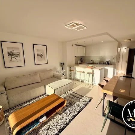 Spacious Modern Duplex Sunny View & Hikes D52