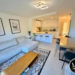 Spacious Modern Duplex Sunny View & Hikes D52