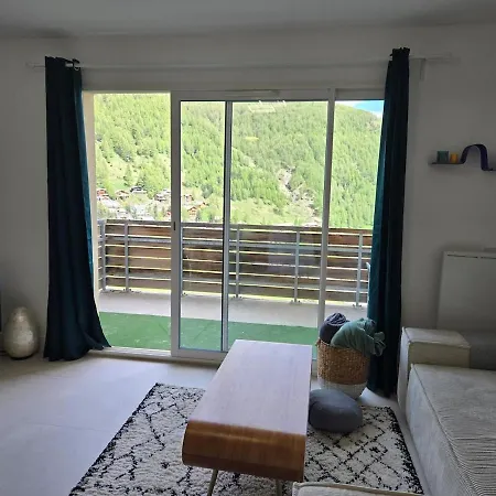 Spacious Modern Duplex Sunny View & Hikes D52