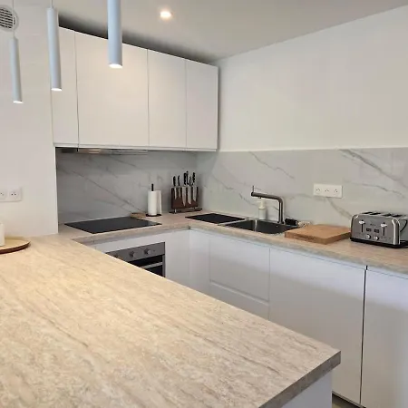 Spacious Modern Duplex Sunny View & Hikes D52 *