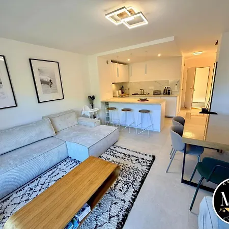 Spacious Modern Duplex Sunny View & Hikes D52