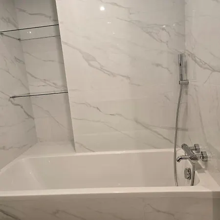 Spacious Modern Duplex Sunny View & Hikes D52